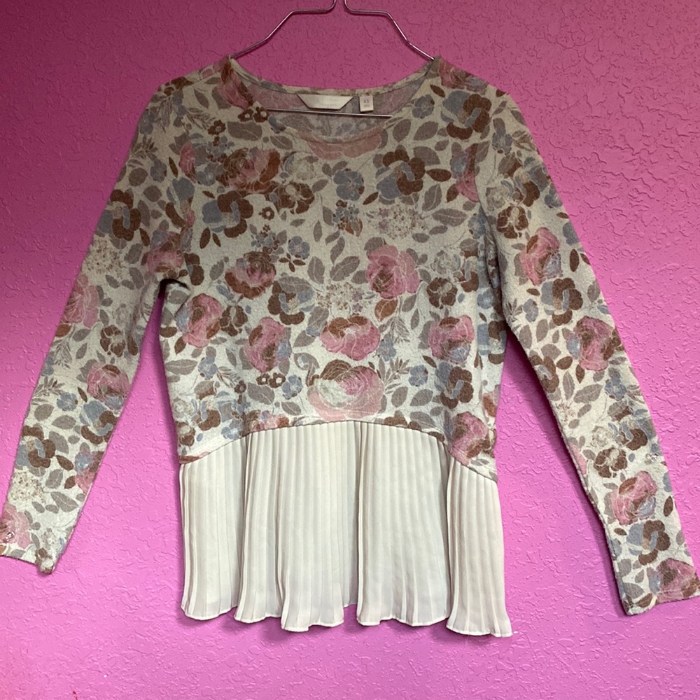 This is a size XS cream blouse with pink, brown, and blue flowers on it.